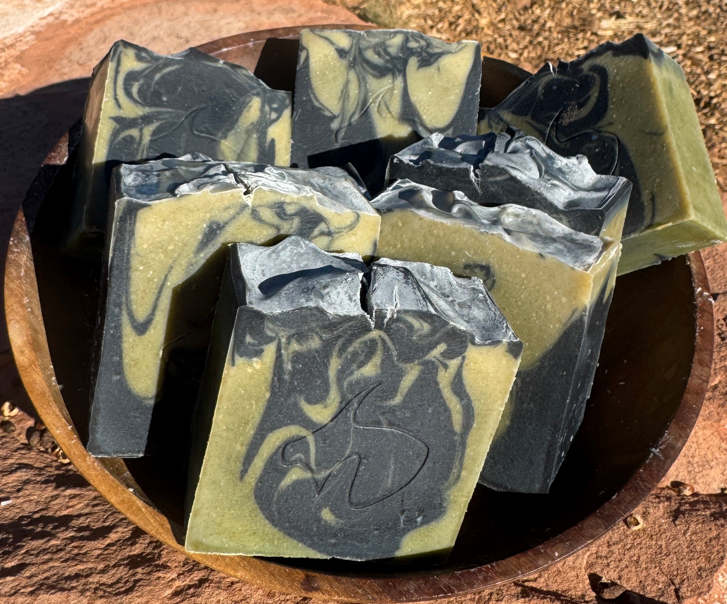 Spirulina Activated Charcoal: Nutrient-dense deep cleanser