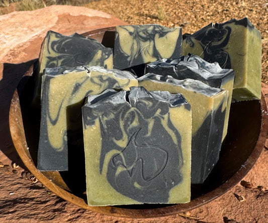 Spirulina Activated Charcoal: Nutrient-dense deep cleanser